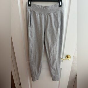 athletica
Lululemon Its Rulu Run Fleece High-Rise
Jogger *Full Length